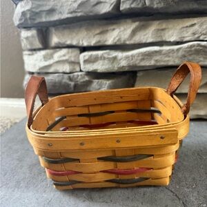 Vintage handwoven Longaberger basket. Awesome size!